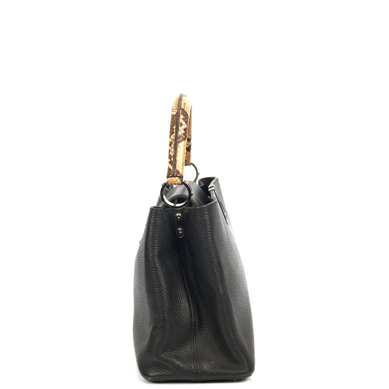 Picture of Louis Vuitton Capucines MM in Black, Leather