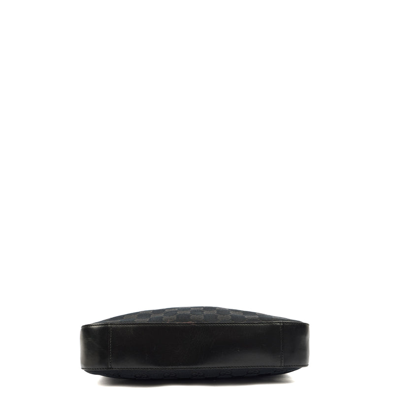 Picture of Gucci Shoulder Bag Shoulder Bag in Black, GG Canvas