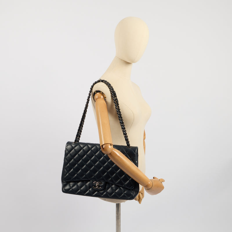 Chanel Shoulder Bag Classic - Maxi in Navy, Lambskin Leather