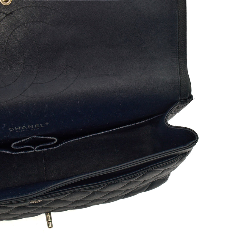 Picture of Chanel Shoulder Bag Classic - Maxi in Navy, Lambskin Leather