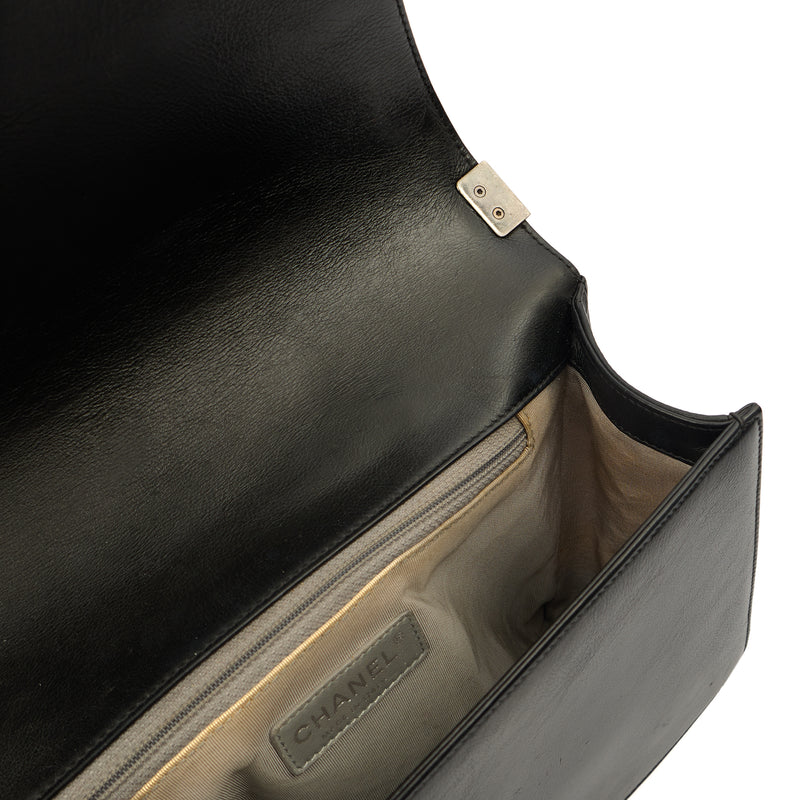 Picture of Chanel Shoulder Bag Boy - New Medium in Black, Calfskin Leather