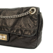 Picture of Chanel Shoulder Bag 2.55 Reissue in Black, Calfskin Leather