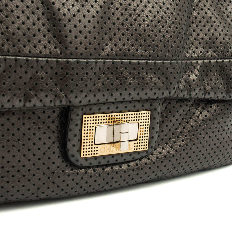 Picture of Chanel Shoulder Bag 2.55 Reissue in Black, Calfskin Leather