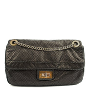 Picture of Chanel Shoulder Bag 2.55 Reissue in Black, Calfskin Leather