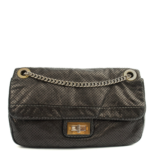 Picture of Chanel Shoulder Bag 2.55 Reissue in Black, Calfskin Leather