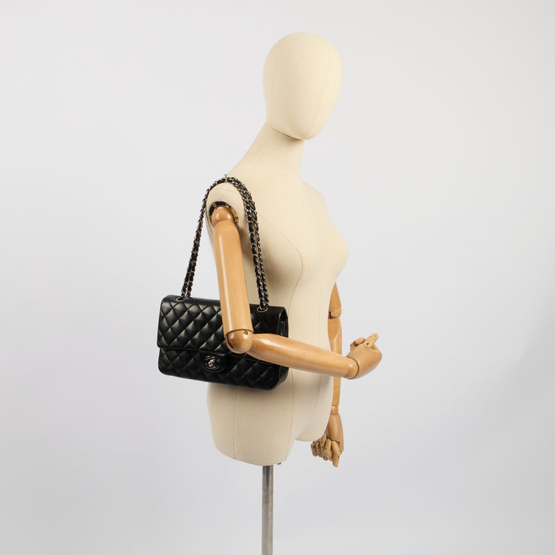 Chanel Shoulder Bag Classic Double Flap - Medium in Black, Lambskin Leather