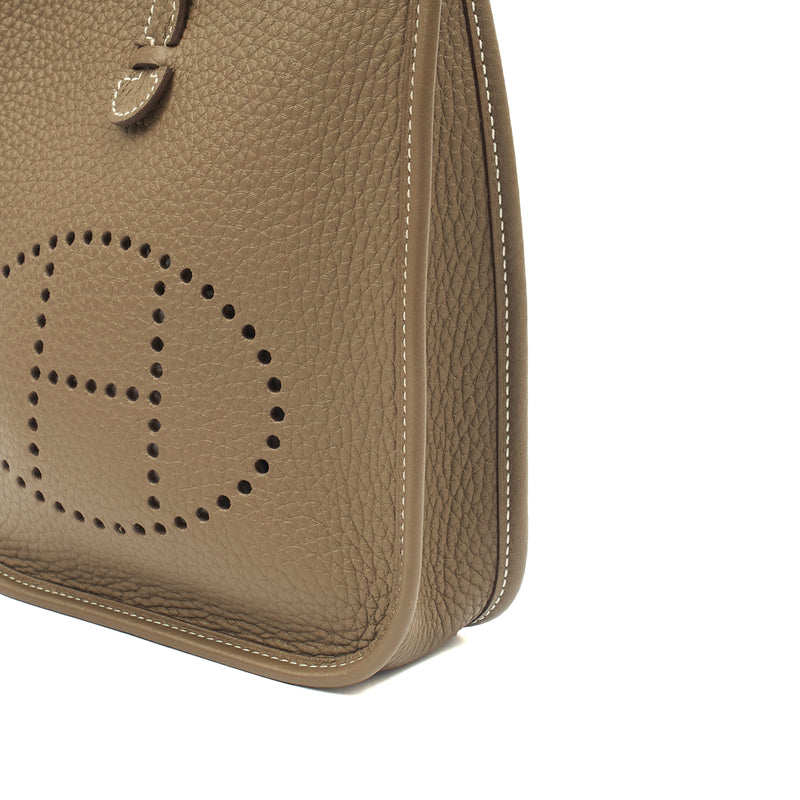 Picture of Hermes Cross Body Evelyne 16 in Etoupe, Clemence Leather