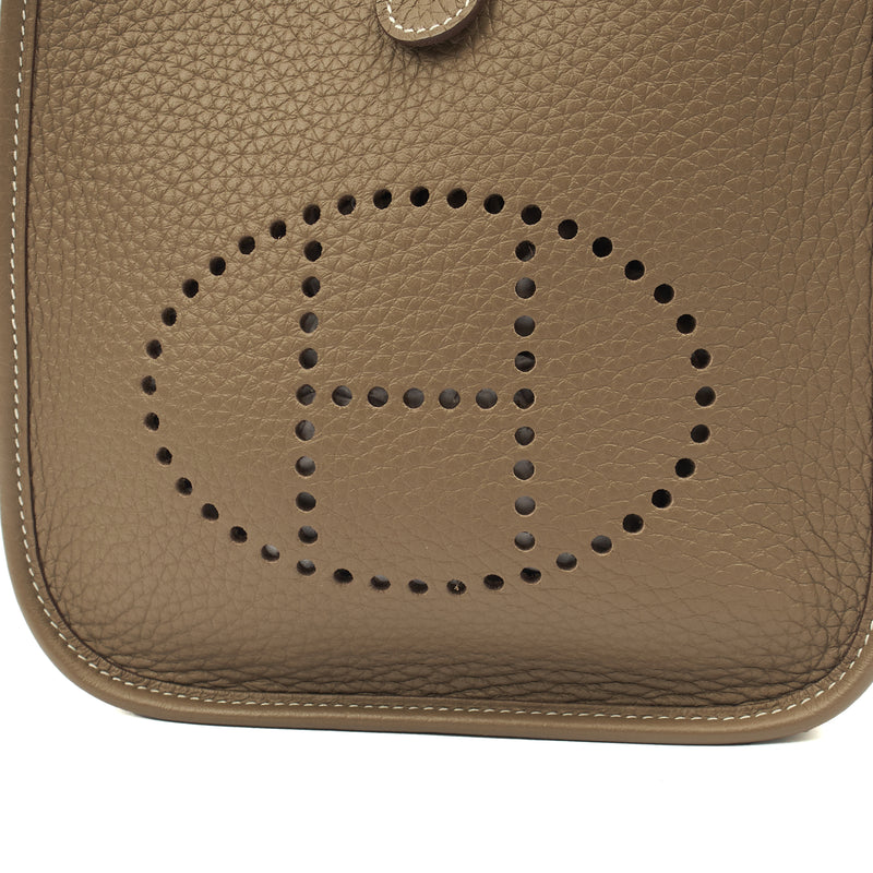Picture of Hermes Cross Body Evelyne 16 in Etoupe, Clemence Leather
