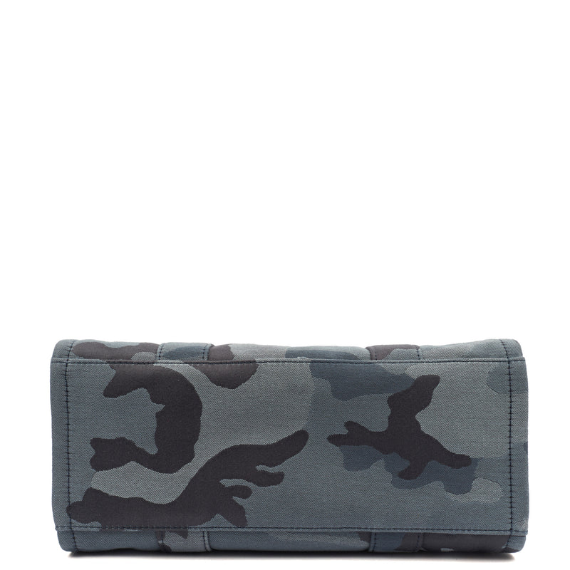 Picture of Marc Jacobs Tote The Tote Bag in camo blue, invalid