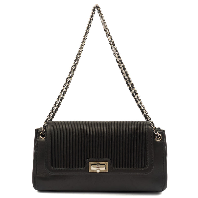Picture of Chanel Shoulder Bag Mademoiselle East West Flap in Black, Calfskin Leather