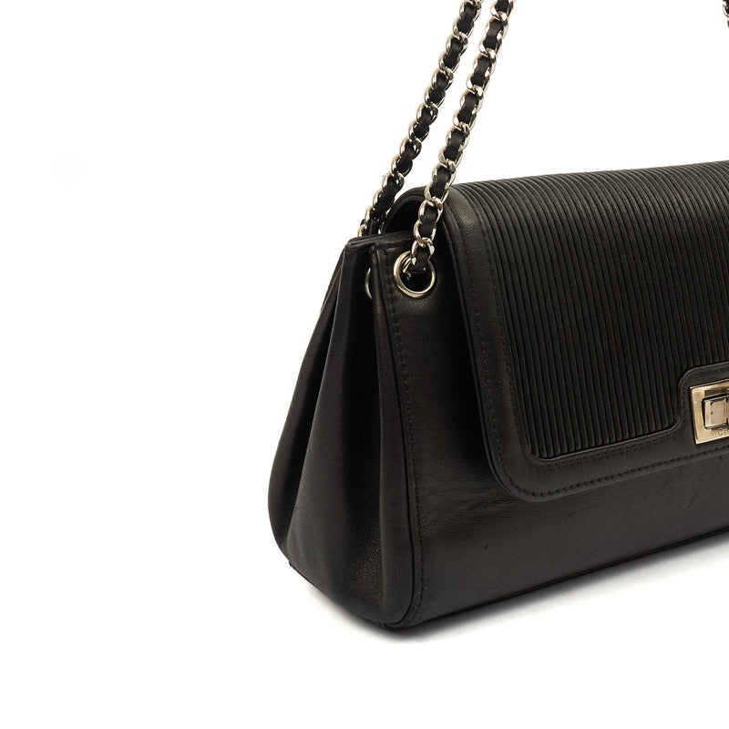 Picture of Chanel Shoulder Bag Mademoiselle East West Flap in Black, Calfskin Leather