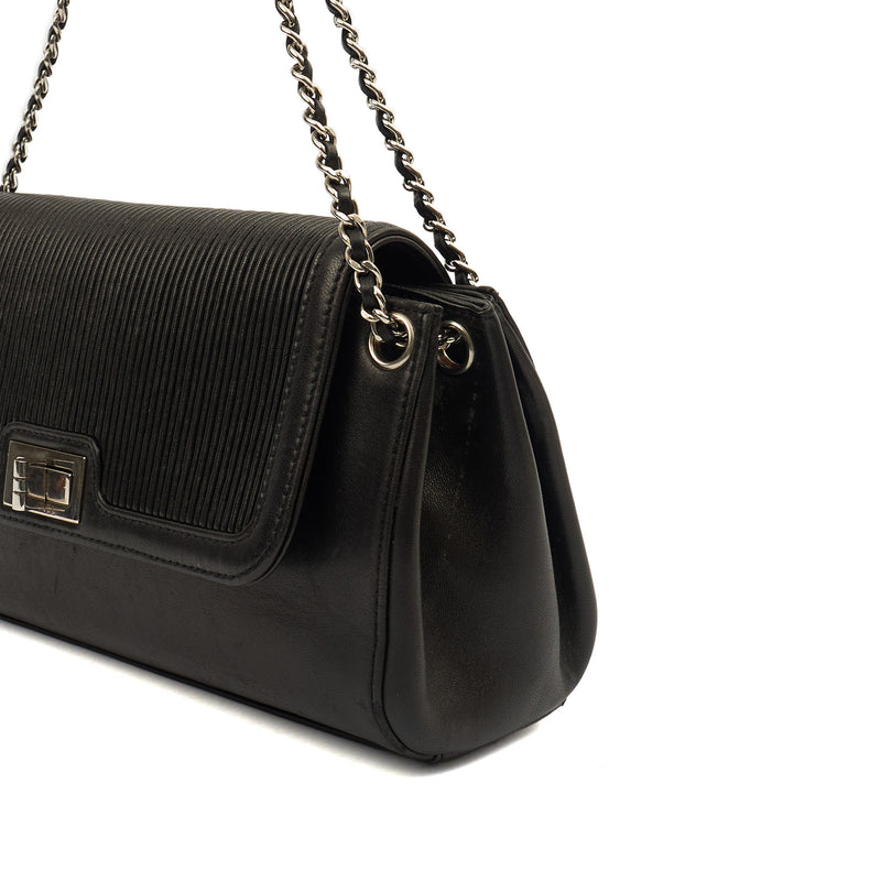 Picture of Chanel Shoulder Bag Mademoiselle East West Flap in Black, Calfskin Leather