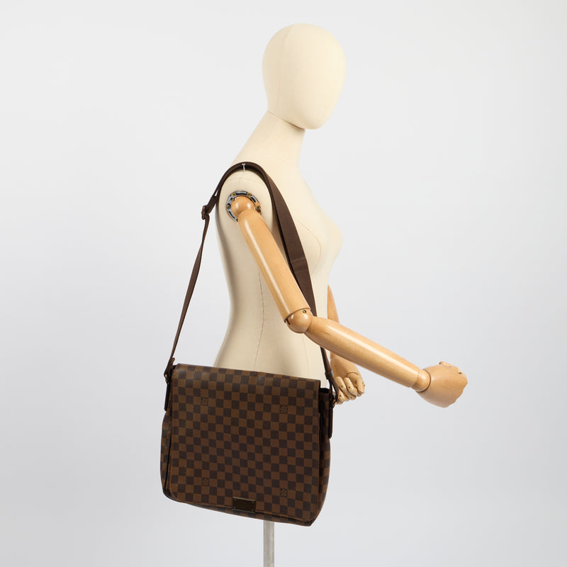 Louis Vuitton Cross Body District GM in Damier, Canvas