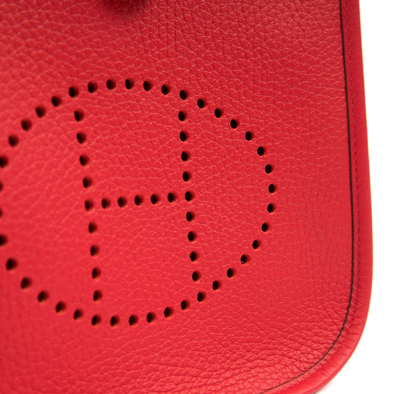 Picture of Hermes Cross Body Evelyne 16 in Rouge Radieux, Clemence Leather