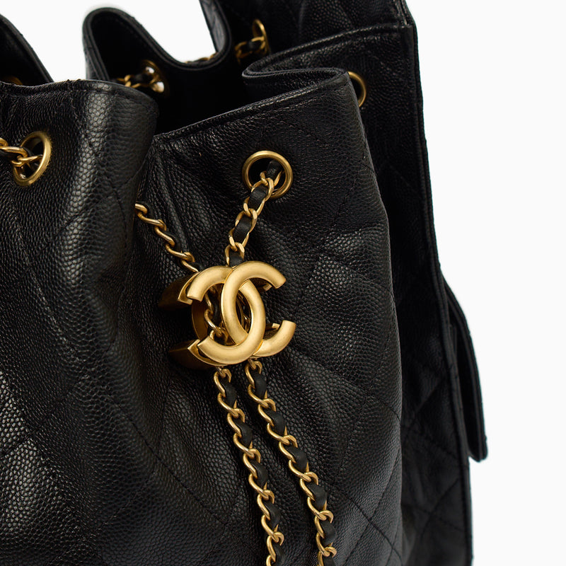 Picture of Chanel Shoulder Bag Chanel 25 - Medium in Black, Calfskin Leather