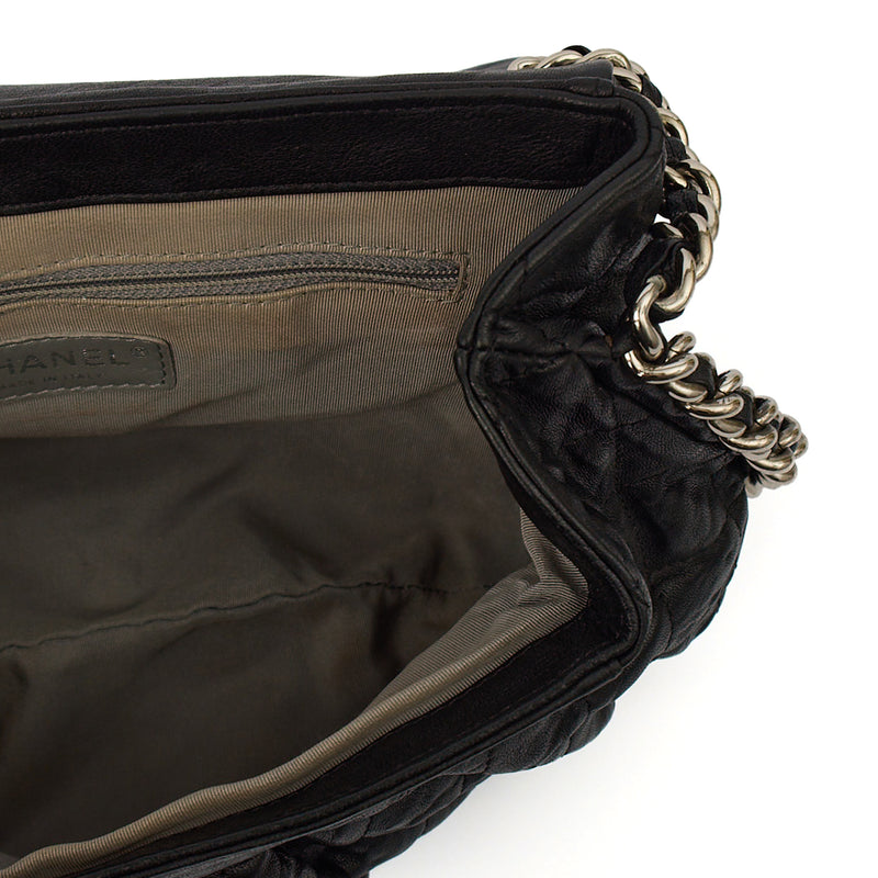 Picture of Chanel Cross Body Chain Flap Bag in Black, Calfskin Leather