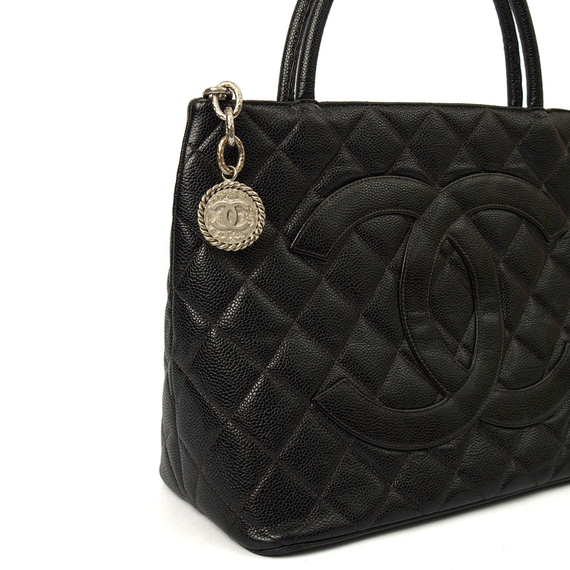 Picture of Chanel Tote Medaillon Tote in Black, Caviar Leather