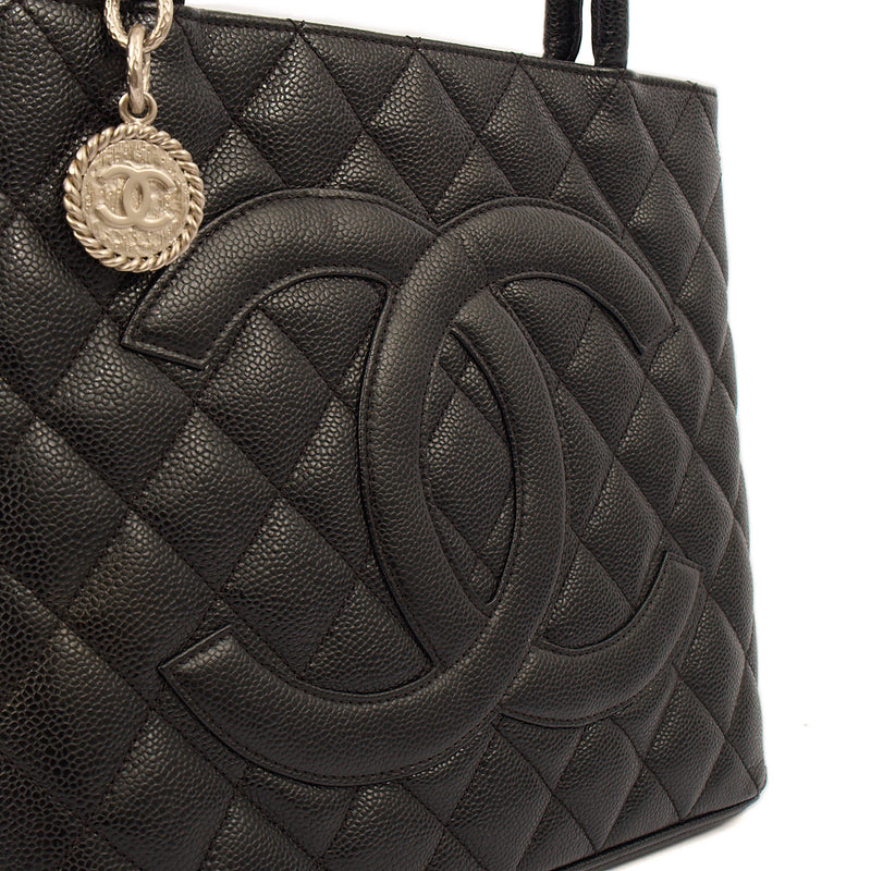 Picture of Chanel Tote Medaillon Tote in Black, Caviar Leather
