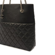 Picture of Chanel Tote Tote in Black, Lambskin Leather