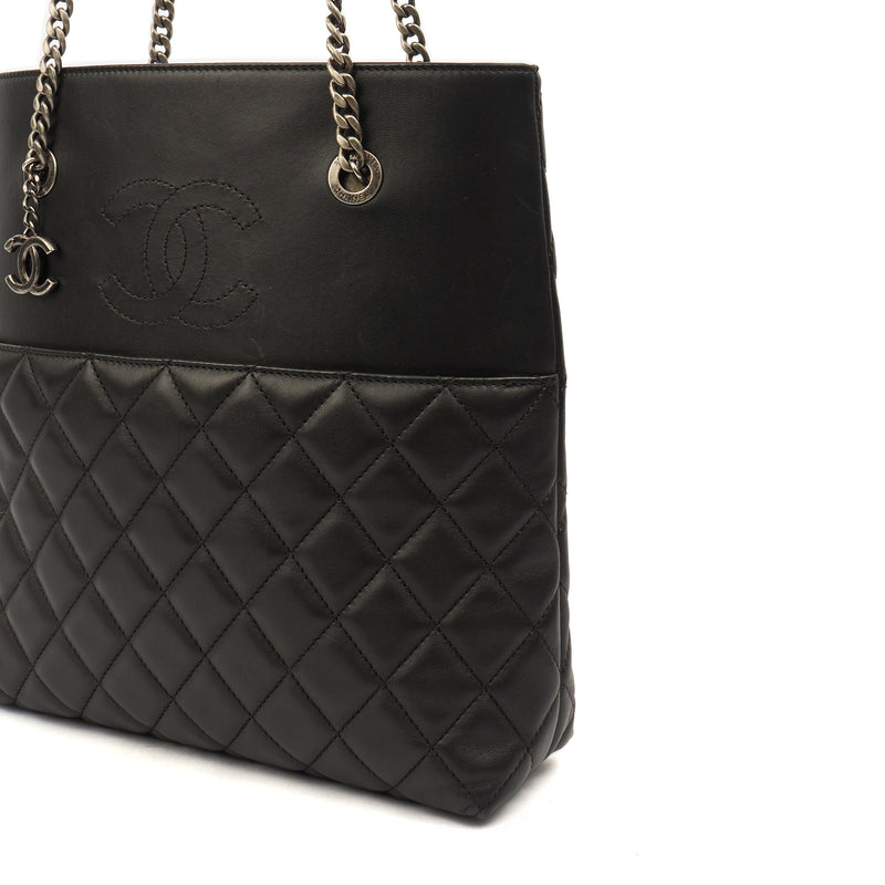 Picture of Chanel Tote Tote in Black, Lambskin Leather