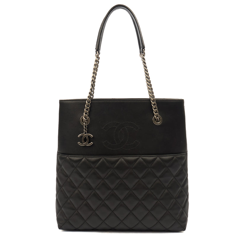 Picture of Chanel Tote Tote in Black, Lambskin Leather