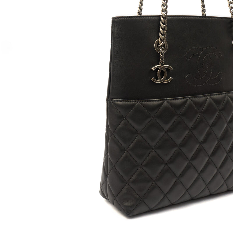 Picture of Chanel Tote Tote in Black, Lambskin Leather