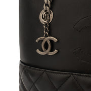 Picture of Chanel Tote Tote in Black, Lambskin Leather