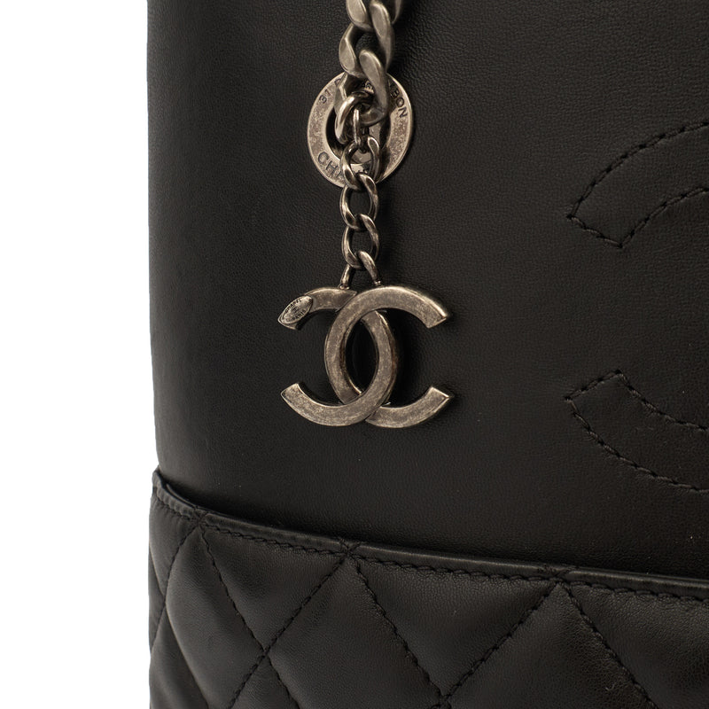 Picture of Chanel Tote Tote in Black, Lambskin Leather