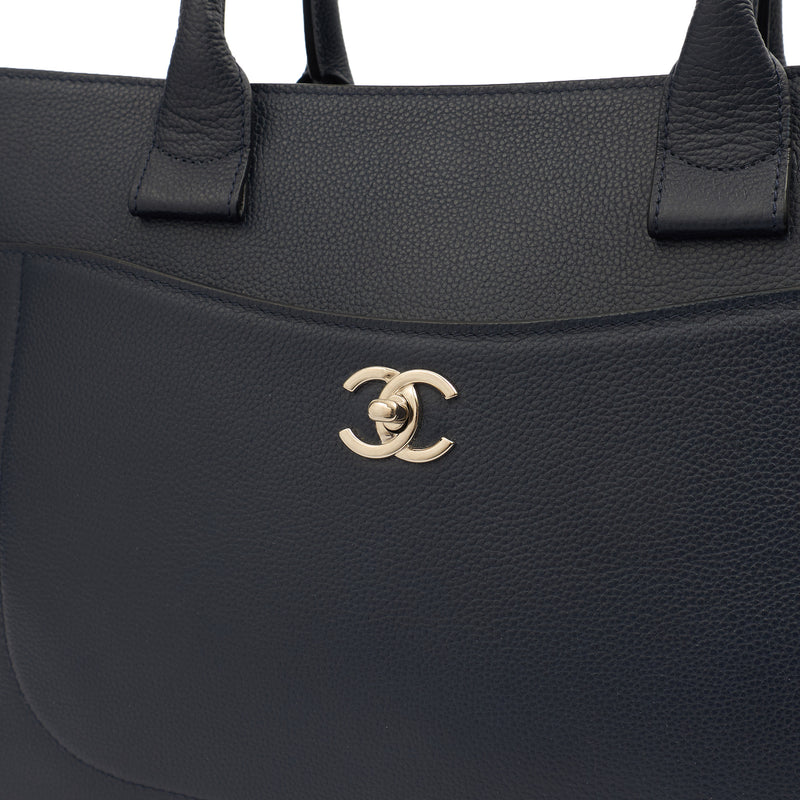 Picture of Chanel Tote Executive Shopper Tote in Blue, Calfskin Leather