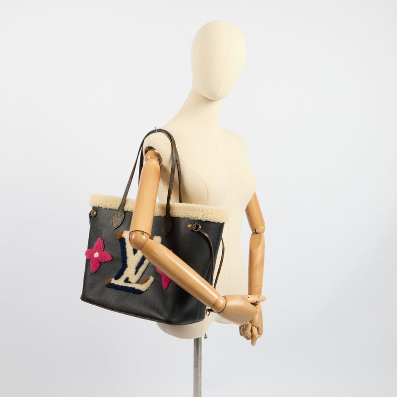 Louis Vuitton Tote Neverfull MM in Black, Leather