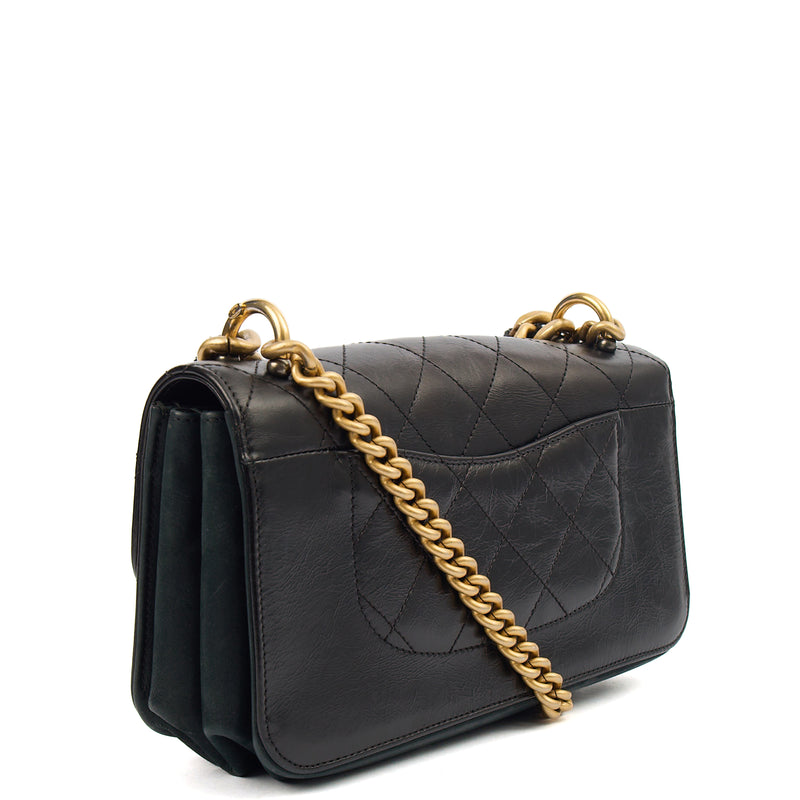 Picture of Chanel Shoulder Bag Shoulder Bag in Black, Lambskin Leather