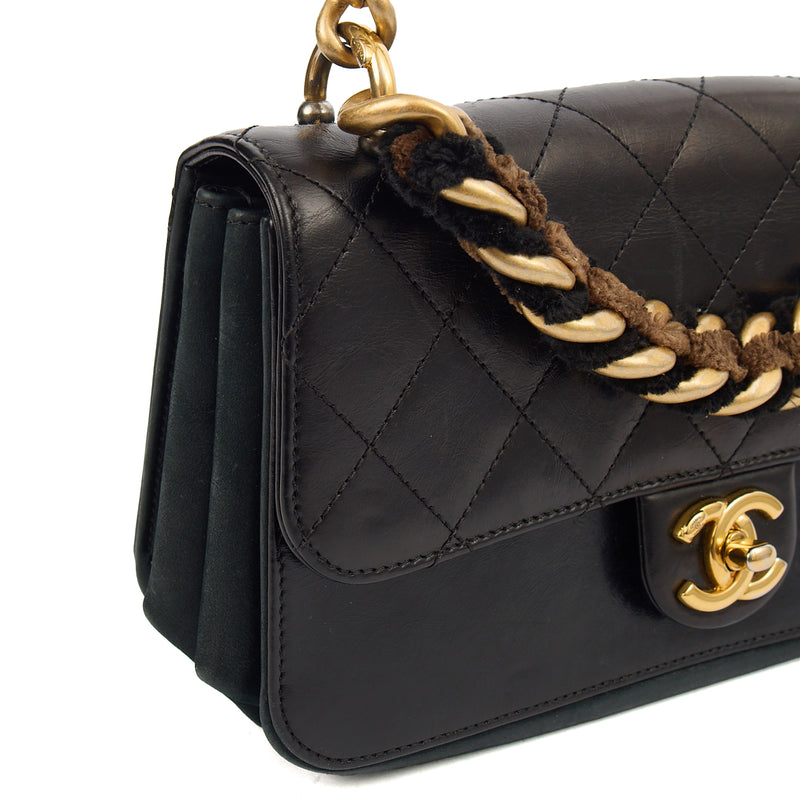 Picture of Chanel Shoulder Bag Shoulder Bag in Black, Lambskin Leather