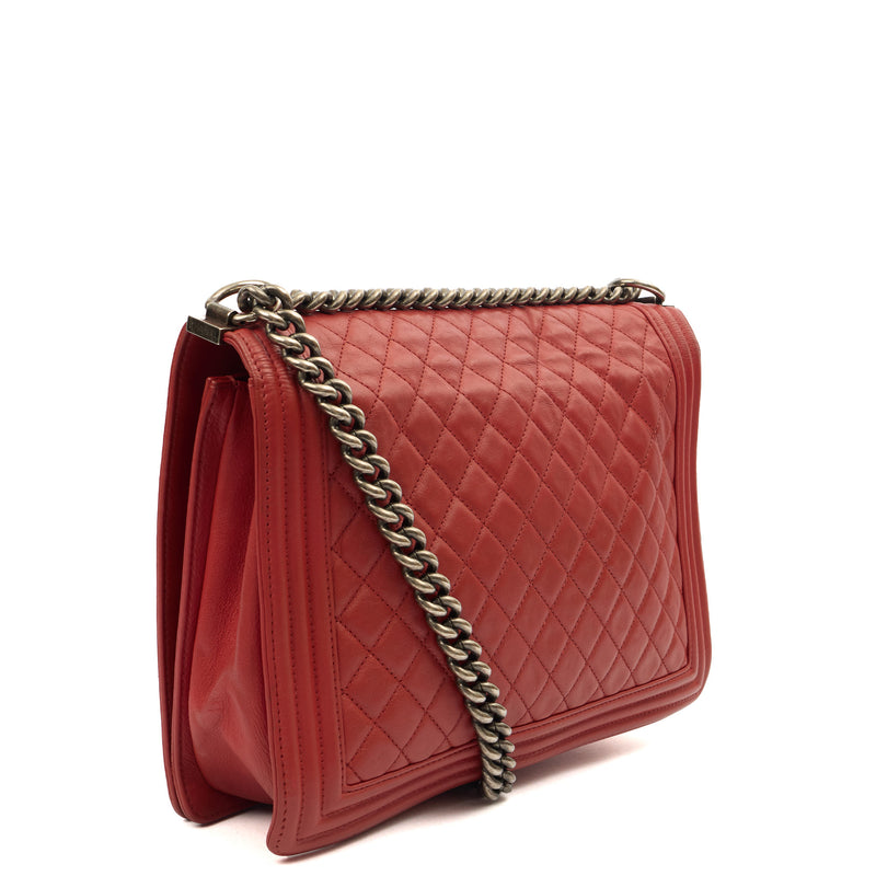 Picture of Chanel Shoulder Bag Boy - Large in Red, Lambskin Leather