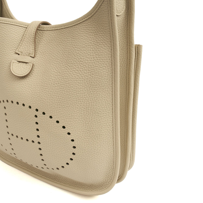 Picture of Hermes Cross Body Evelyne 29 in Beton, Leather