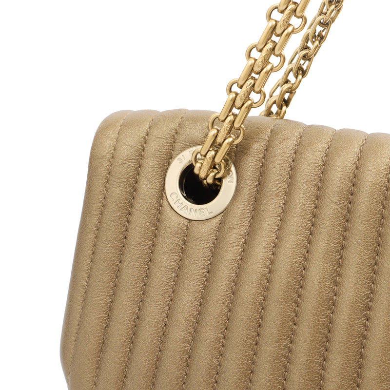 Picture of Chanel Shoulder Bag Shoulder Bag in Metallic, Calfskin Leather