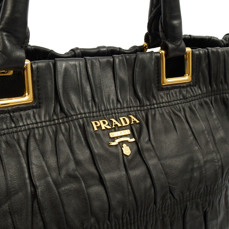 Picture of Prada Tote Tote in Black, Leather