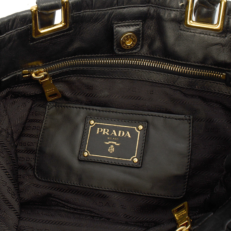 Picture of Prada Tote Tote in Black, Leather