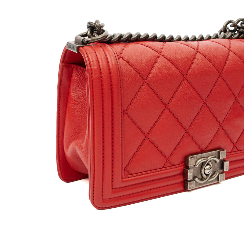 Picture of Chanel Shoulder Bag Boy - Medium in Red, Calfskin Leather