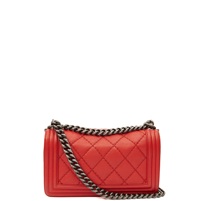 Picture of Chanel Shoulder Bag Boy - Medium in Red, Calfskin Leather