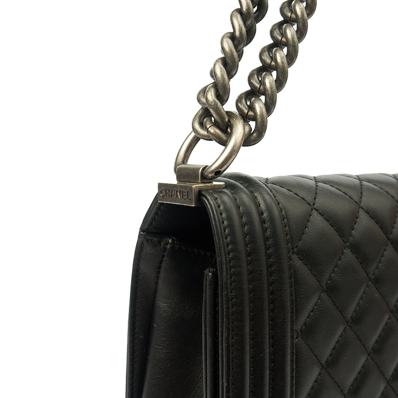 Picture of Chanel Shoulder Bag Boy - Large in Black, Calfskin Leather