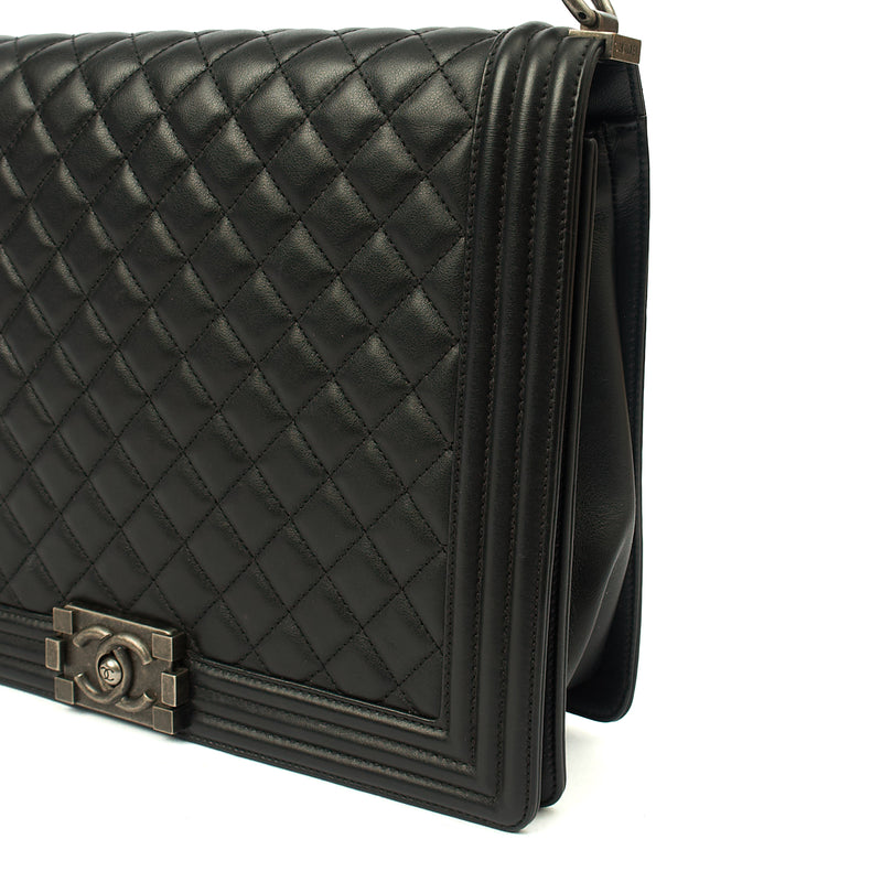 Picture of Chanel Shoulder Bag Boy - Large in Black, Calfskin Leather