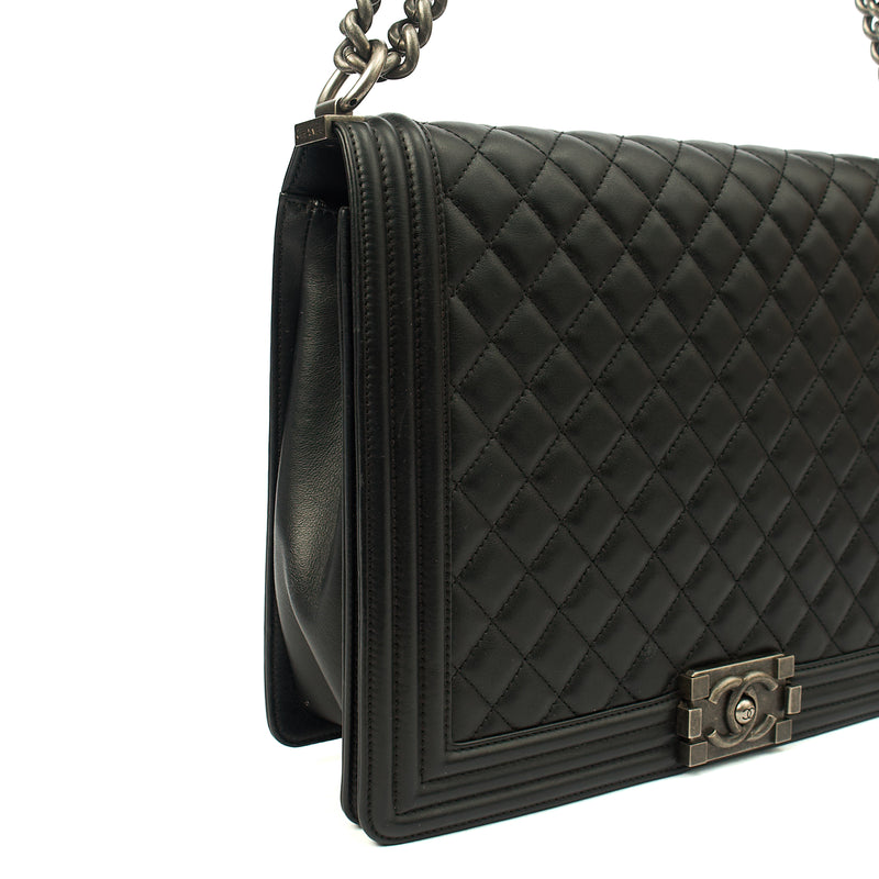 Picture of Chanel Shoulder Bag Boy - Large in Black, Calfskin Leather