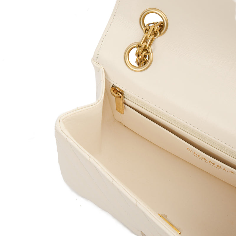 Picture of Chanel Cross Body Chevron Flap Bag  in White, Calfskin Leather