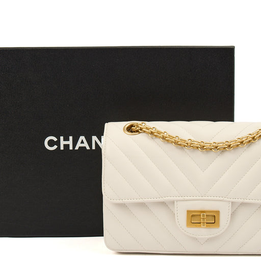 Picture of Chanel Cross Body Chevron Flap Bag  in White, Calfskin Leather