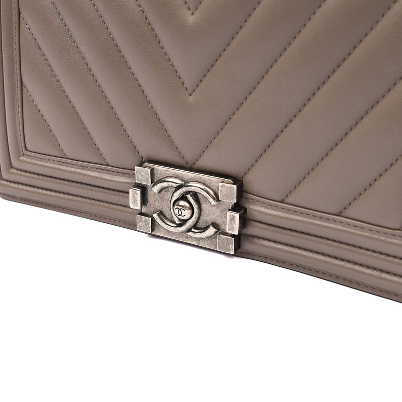 Picture of Chanel Shoulder Bag Boy - Medium in Grey, Calfskin Leather