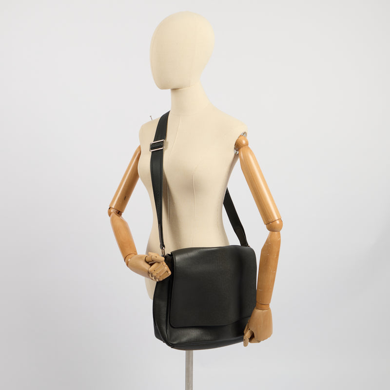 Louis Vuitton Cross Body District PM Messenger in Black, Calfskin Leather