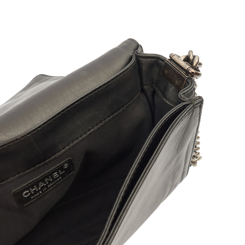 Picture of Chanel Shoulder Bag Boy - Medium in Black, Calfskin Leather
