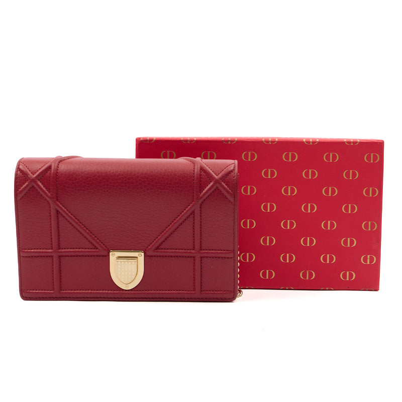 Picture of Christian Dior Clutch Diorama WOC in Burgundy, Calfskin