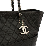 Picture of Chanel Tote Tote in Black, Calfskin Leather