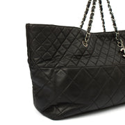 Picture of Chanel Tote Tote in Black, Calfskin Leather